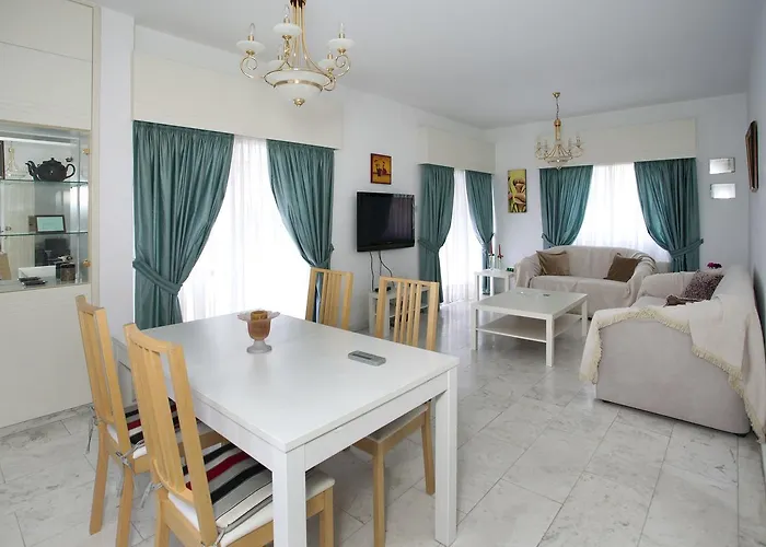 Semesterbostad Despoina Town House